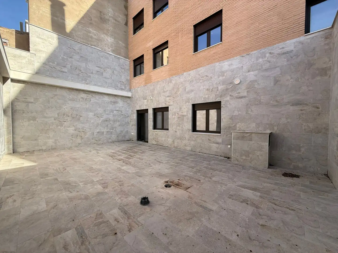 Vista exterior de Piso en venta en Tomelloso con Aire acondicionado, Calefacción y Jardín privado