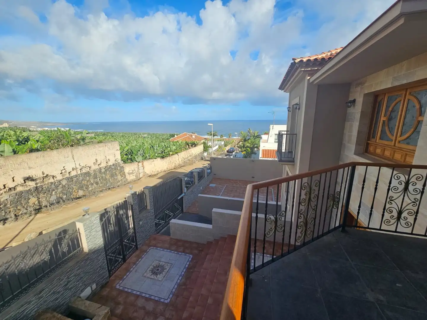 Vista exterior de Casa adosada en venda en Garachico amb Terrassa, Traster i Forn