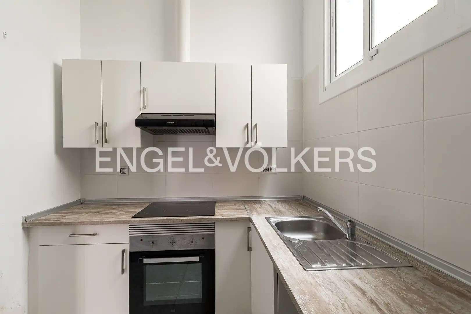 Küche von Einfamilien-Reihenhaus zum Verkauf in Tarragona mit Klimaanlage, Heizung und Balkon