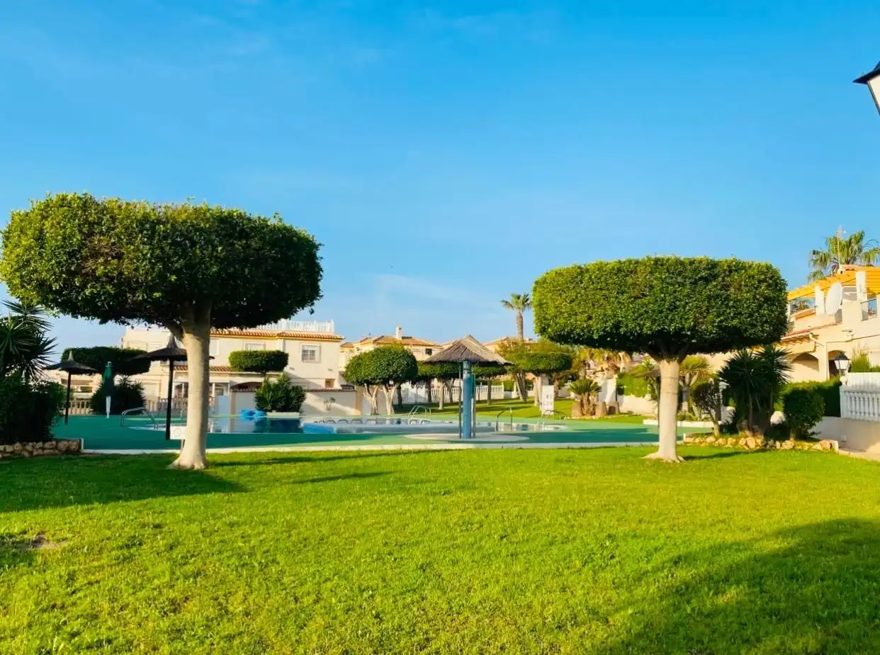 Jardín de Casa o chalet de alquiler en Torrevieja con Aire acondicionado, Calefacción y Terraza