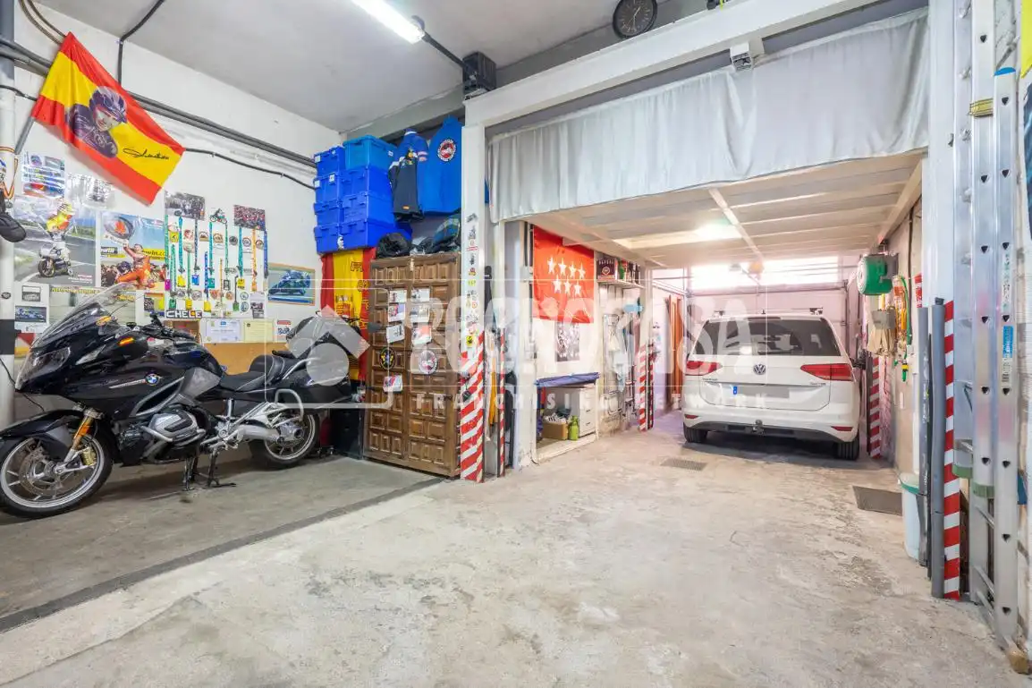 Casa adosada en venta en Colmenar Viejo con Calefacción, Terraza y Balcón
