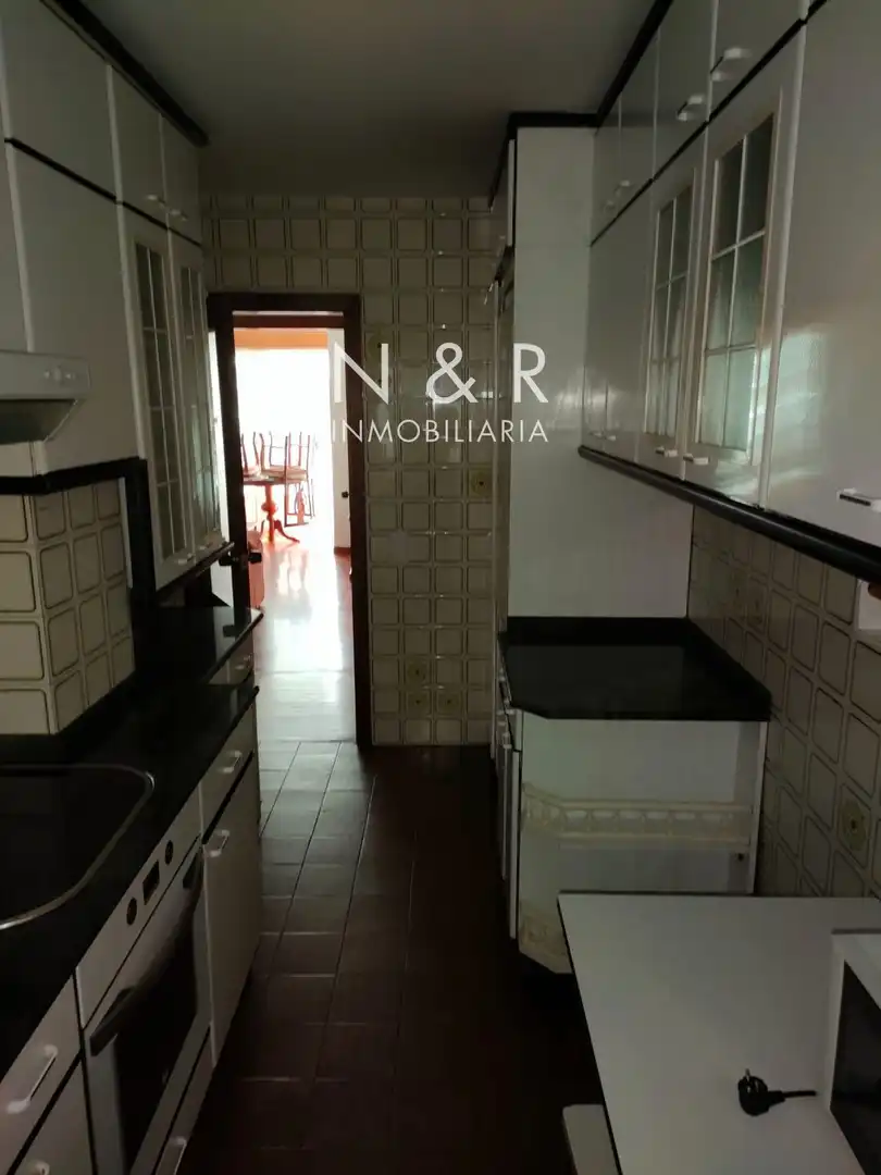 Cocina de Piso de alquiler en Santiago de Compostela  con Calefacción