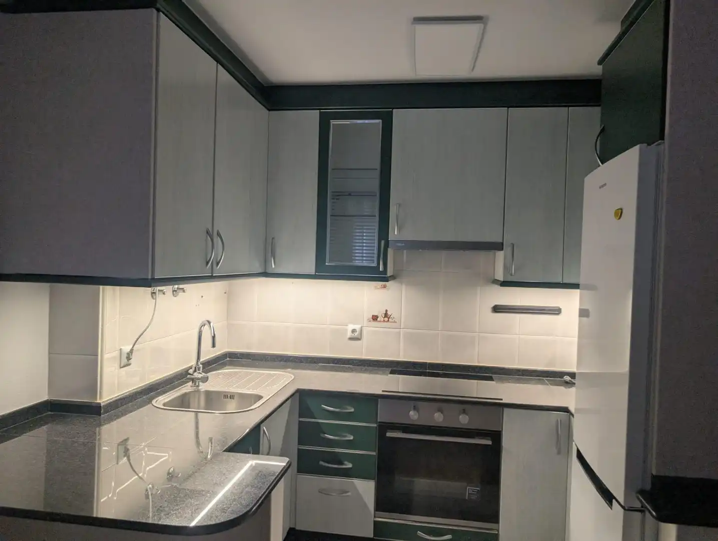 Cuina de Apartament de lloguer en Ponferrada amb Aire condicionat, Calefacció i Terrassa