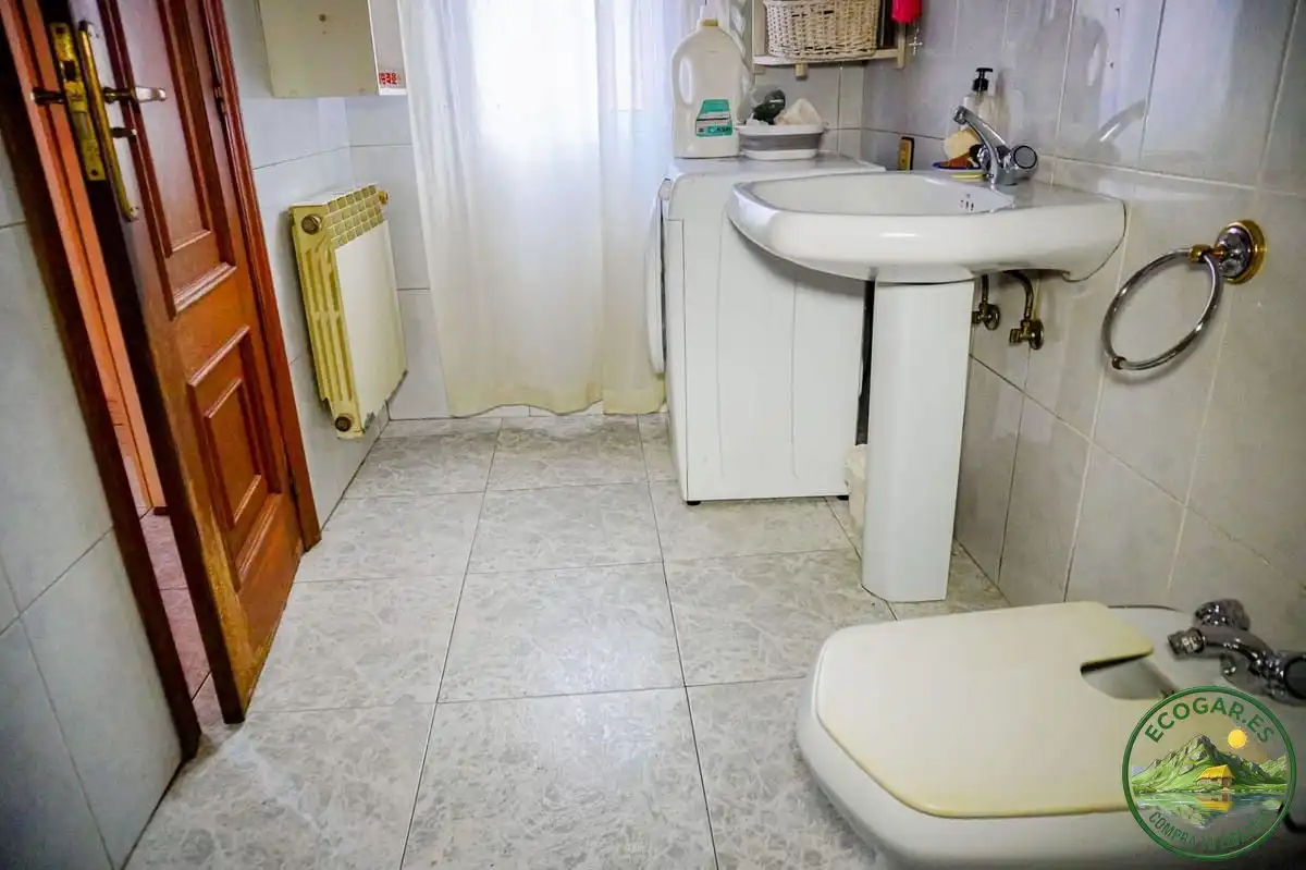 Baño de Casa o chalet en venta en Ponferrada con Calefacción, Jardín privado y Trastero