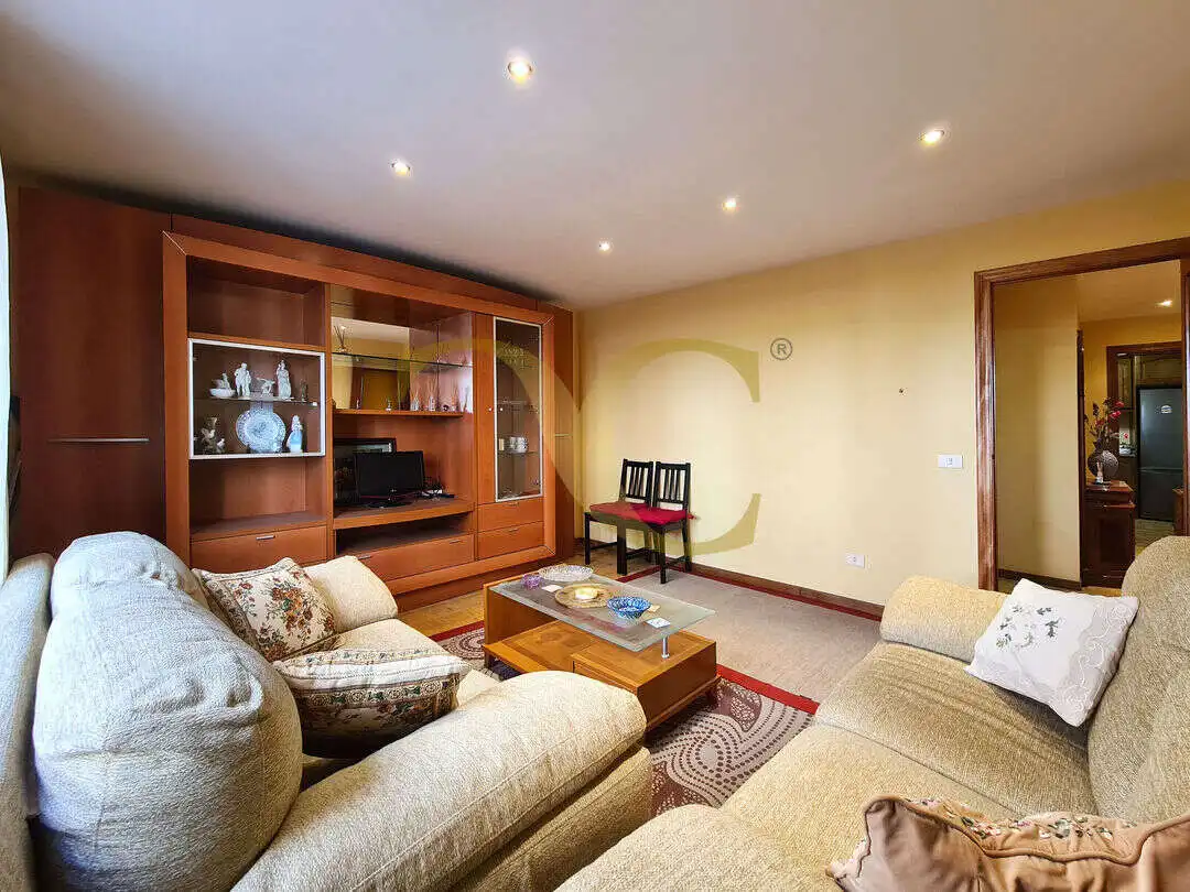 Wohnzimmer von Wohnung zur Miete in Gijón  mit Heizung