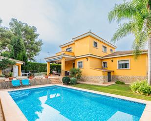 Vista exterior de Casa o xalet en venda en L'Eliana amb Aire condicionat, Terrassa i Piscina