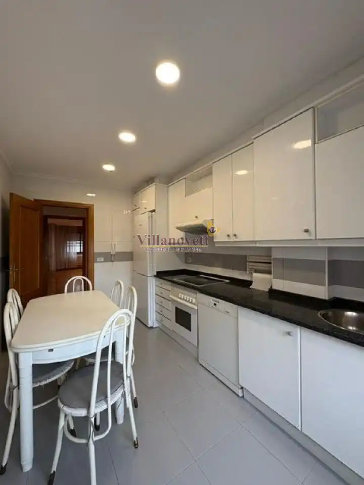 Cocina de Apartamento de alquiler en Vigo  con Calefacción, Parquet y Trastero