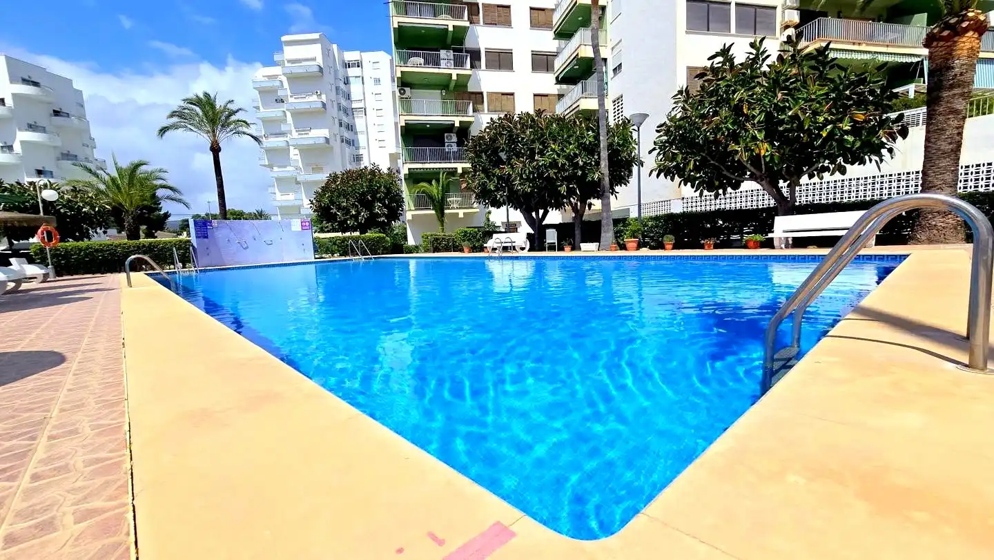 Schwimmbecken von Wohnungen zum Verkauf in Gandia mit Klimaanlage, Terrasse und Möbliert