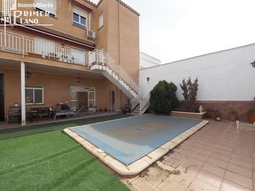 House with balcony for sale in Tomelloso
