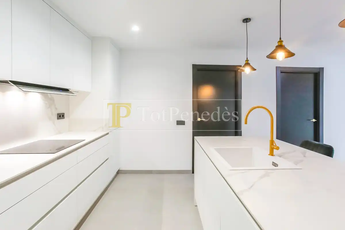Cocina de Planta baja en venta en Vilanova i la Geltrú con Aire acondicionado y Calefacción