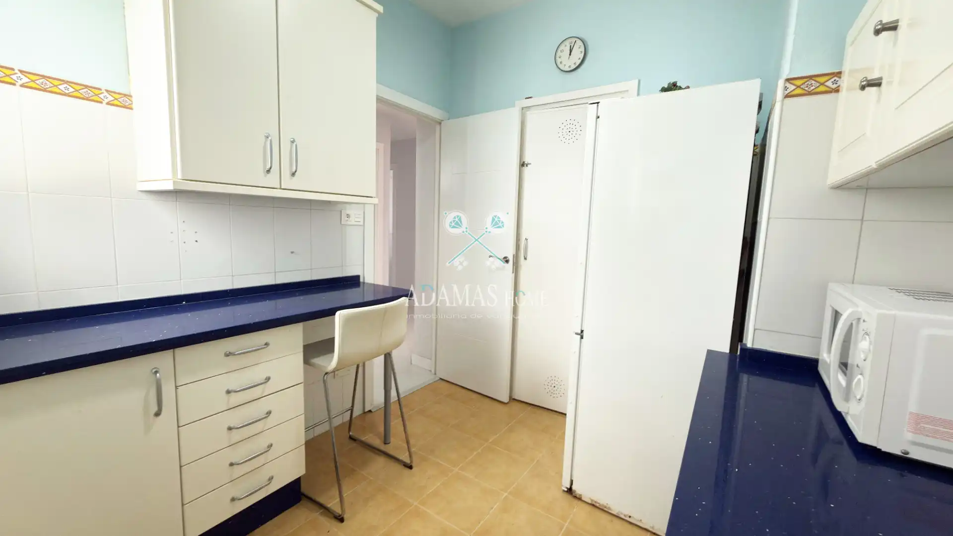 Kitchen of Flat for sale in Sevilla  with Air Conditioner and Balcony