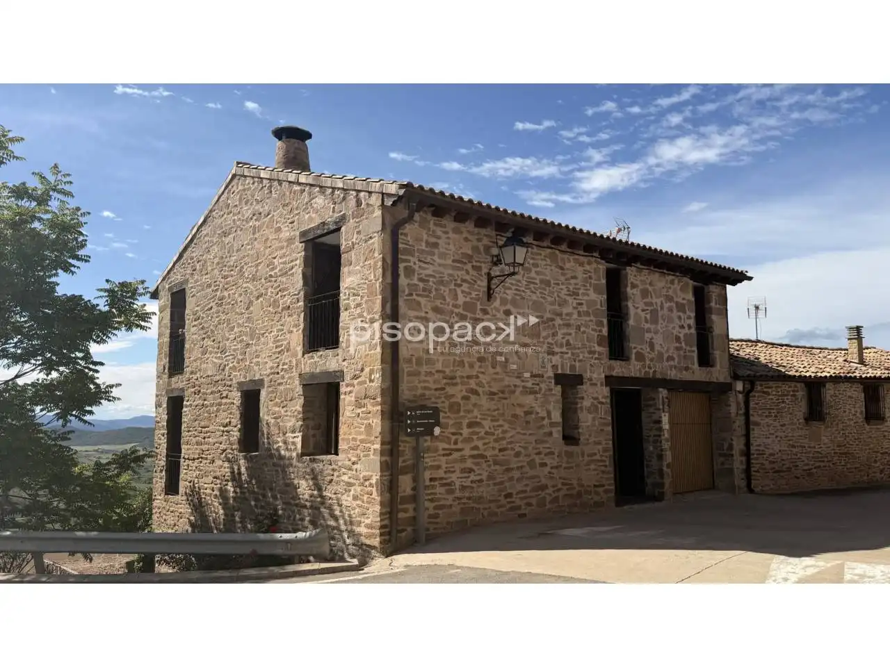 Vista exterior de Casa o xalet en venda en Undués de Lerda amb Calefacció, Jardí privat i Parquet