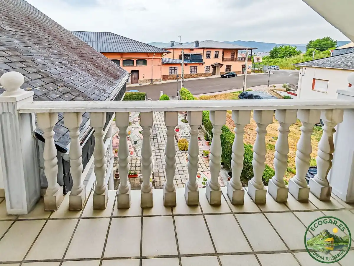 Terrassa de Casa o xalet en venda en Cacabelos amb Calefacció, Jardí privat i Terrassa