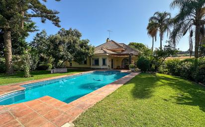 Jardí de Casa o xalet en venda en Estepona amb Aire condicionat, Terrassa i Piscina