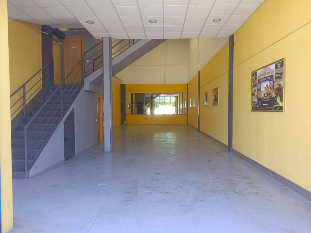 Local comercial en Alquiler en Calle Sau-4a Valdearenal Nor, 44 en Las Castañeras - Bulevar