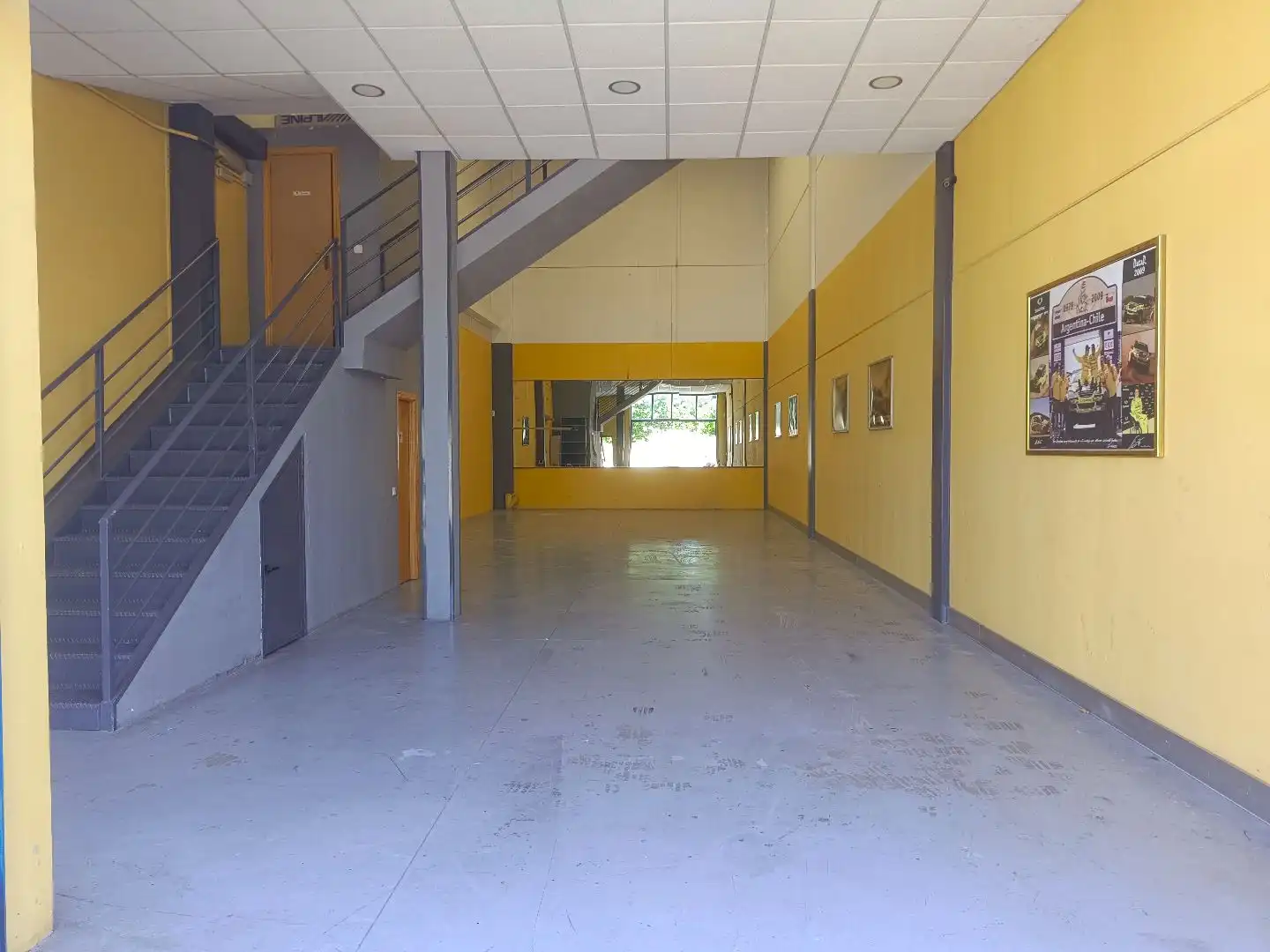 Local de alquiler en Arroyomolinos (Madrid) con Amueblado, Internet y Alarma