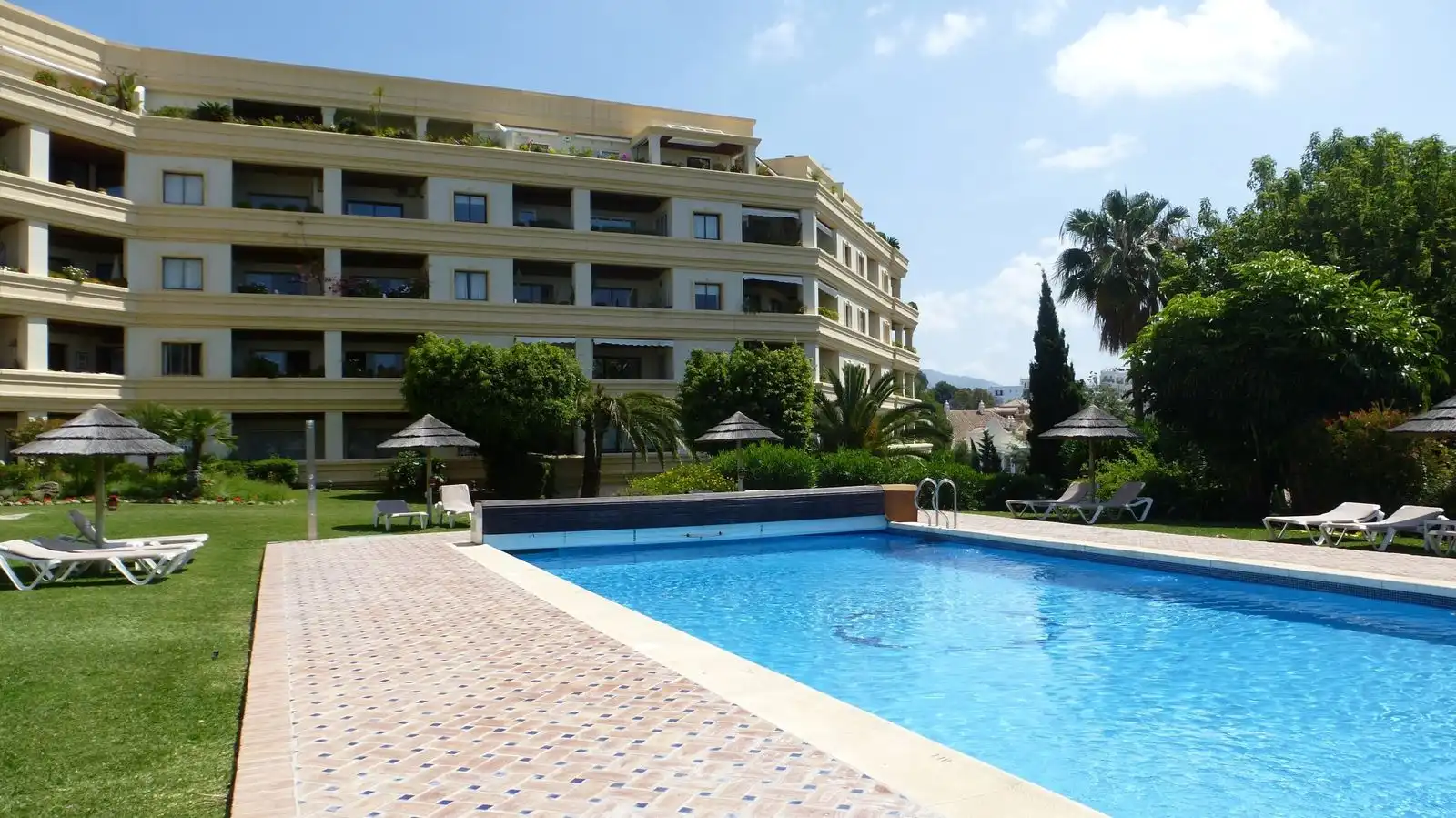 Piscina de Estudi en venda en Marbella amb Aire condicionat, Moblat i Piscina comunitària