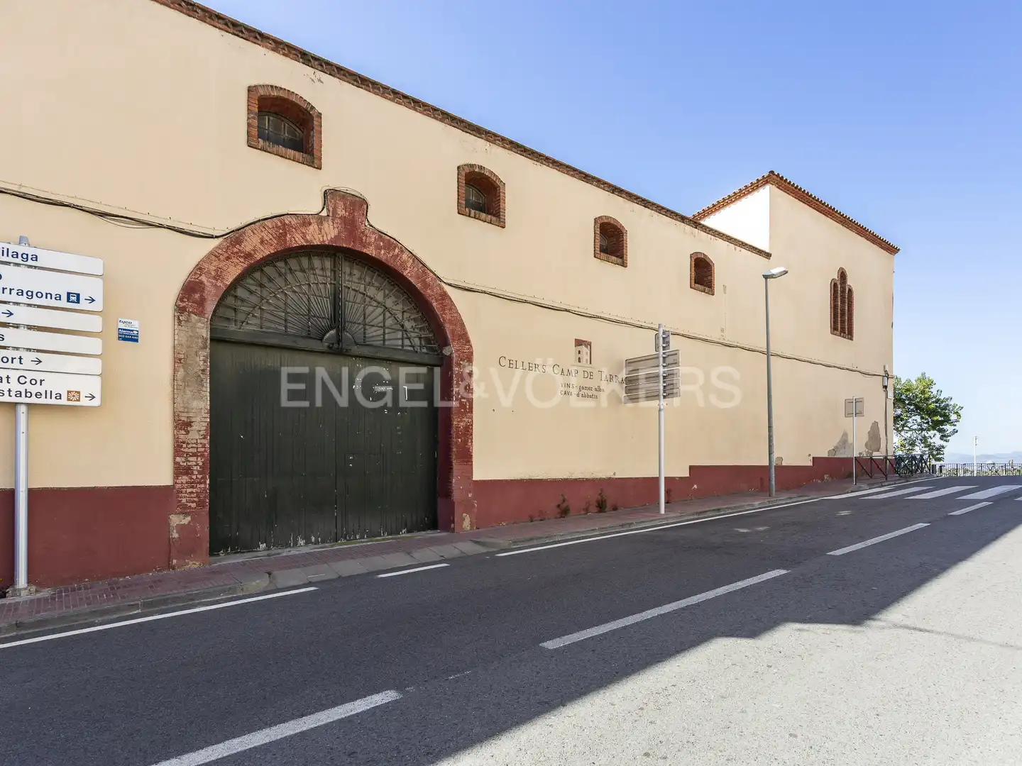 Vista exterior de Edificio en venta en Amposta