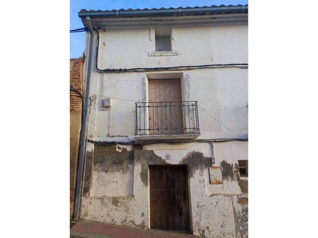 Casa-chalet en Venta en Calle LA IGLESIA en Castejón del Puente