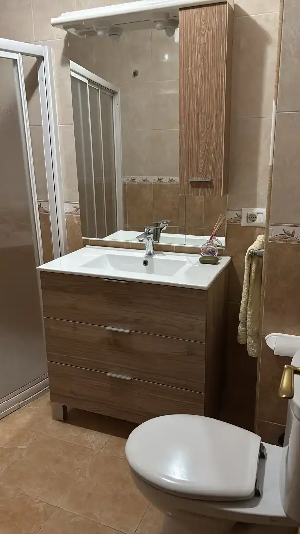 Bathroom of Flat for rent in Vigo   with Terrace, Furnished and Oven
