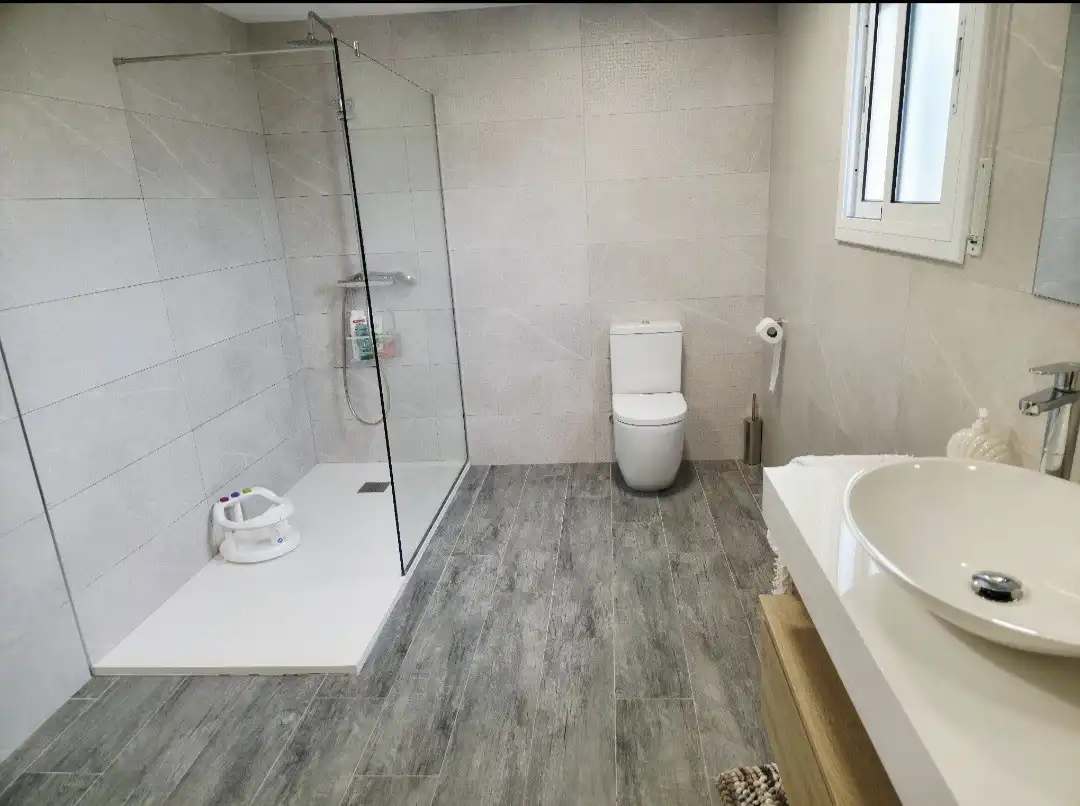 Bathroom of Houses for sale in Sant Fost de Campsentelles  with Air Conditioner, Heating and Private garden