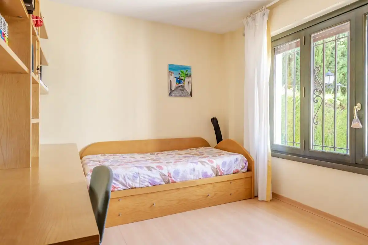 Dormitori de Casa o xalet en venda en La Zubia amb Aire condicionat, Calefacció i Jardí privat