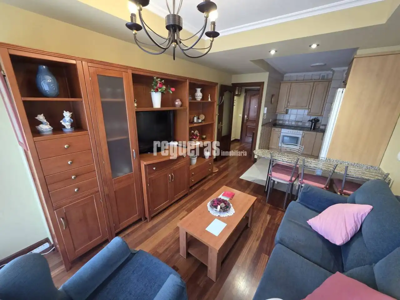 Sala de estar de Apartamento de alquiler en Avilés con Calefacción