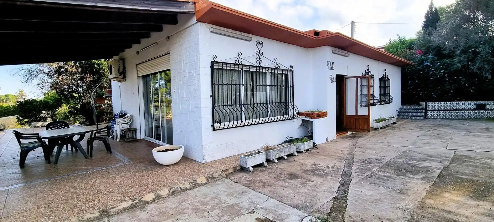 Exterior view of Houses for sale in Alzira  with Air Conditioner, Private garden and Terrace