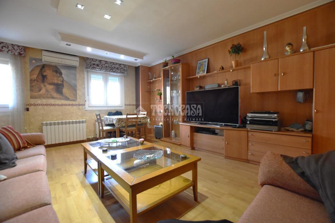 Living room of Flat for sale in Getafe  with Air Conditioner, Heating and Storage room