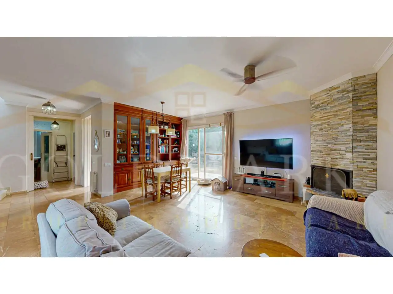 Sala d'estar de Casa o xalet en venda en Corbera de Llobregat amb Aire condicionat, Calefacció i Jardí privat