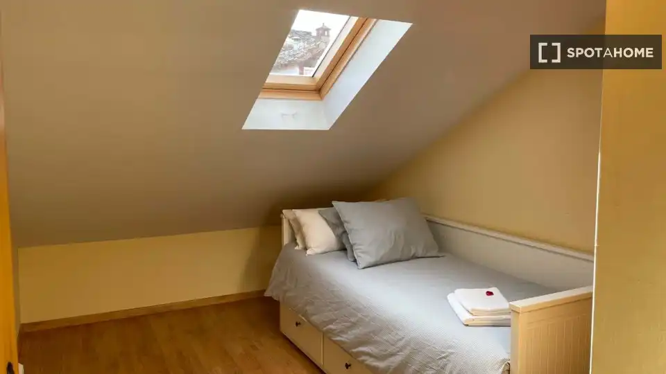 Habitación de Apartamento para compartir en Alcalá de Henares con Aire acondicionado, Terraza y Amueblado