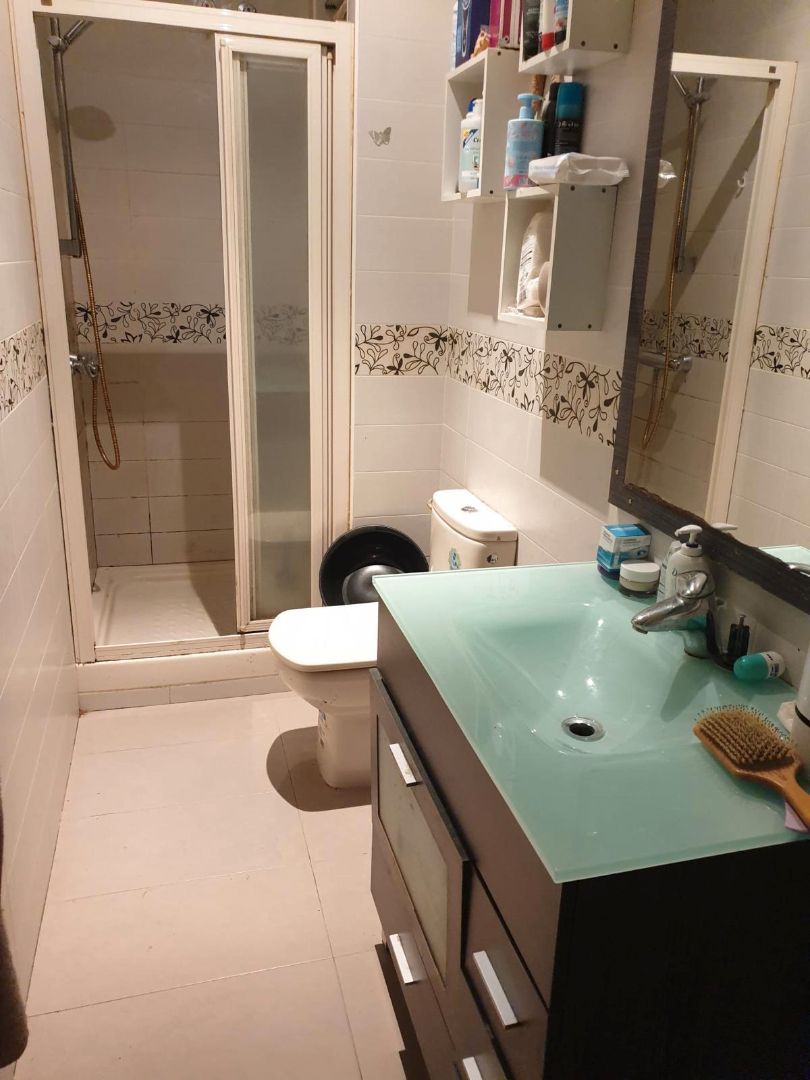 Bathroom of Flat for sale in  Madrid Capital  with Air Conditioner, Heating and Furnished