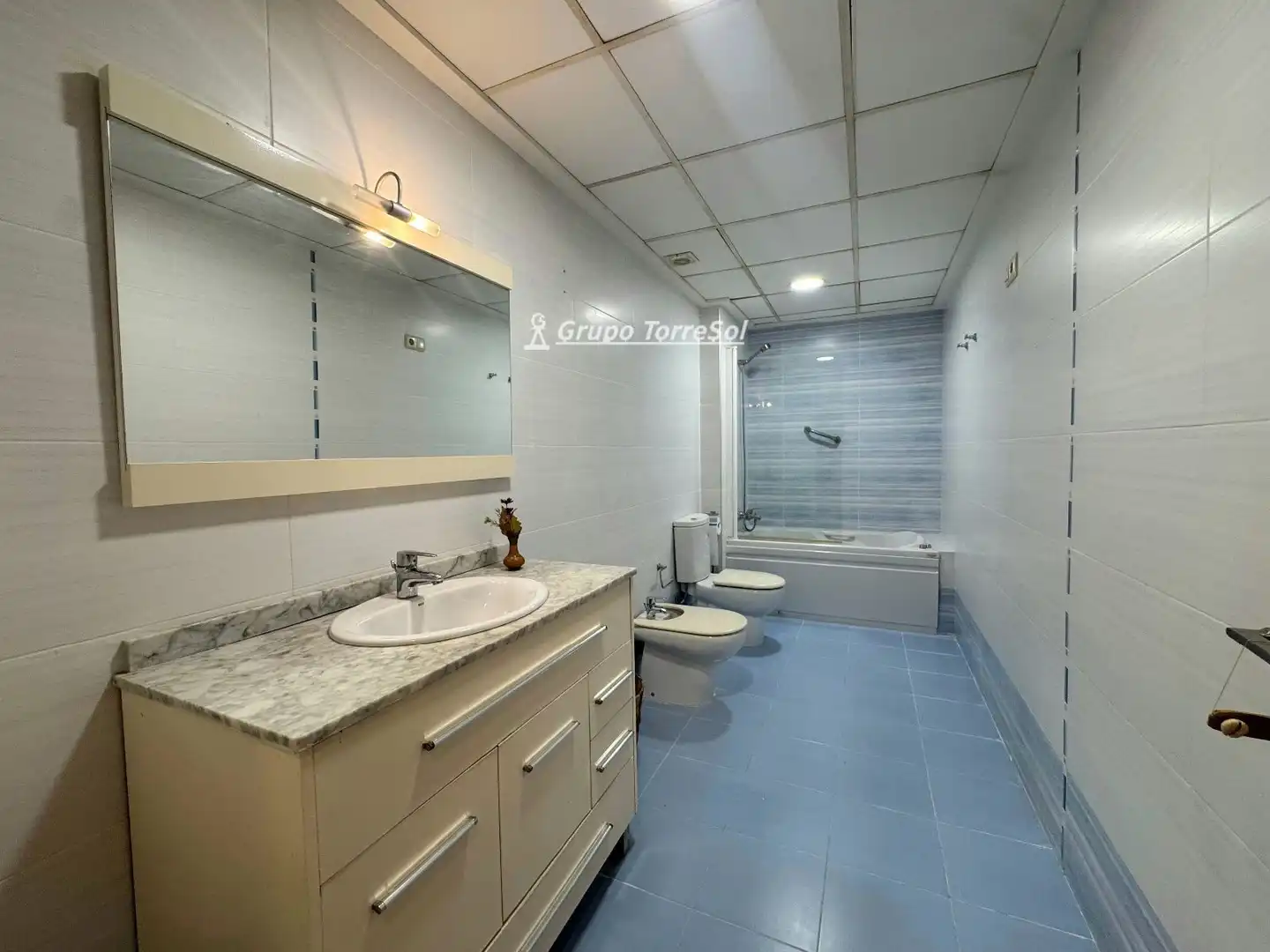 Baño de Piso en venta en Elche / Elx con Aire acondicionado, Calefacción y Terraza