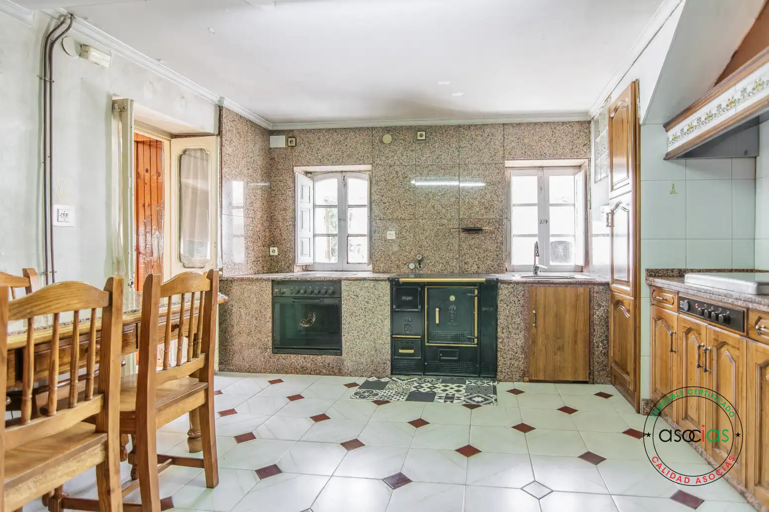 Cocina de Casa o chalet en venta en Las Regueras   con Calefacción y Jardín privado