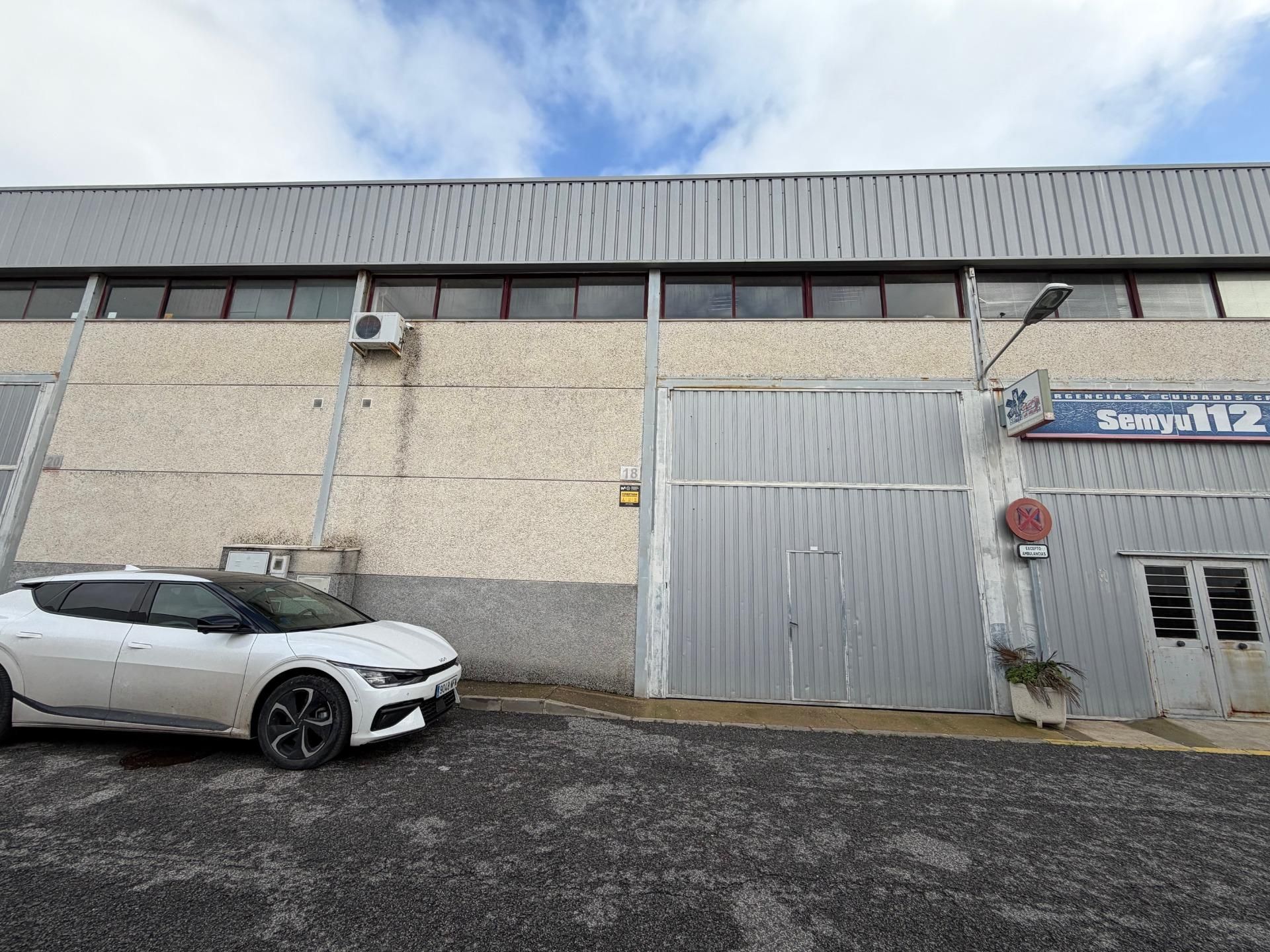 Vista exterior de Nau industrial en venda en El Puerto de Santa María