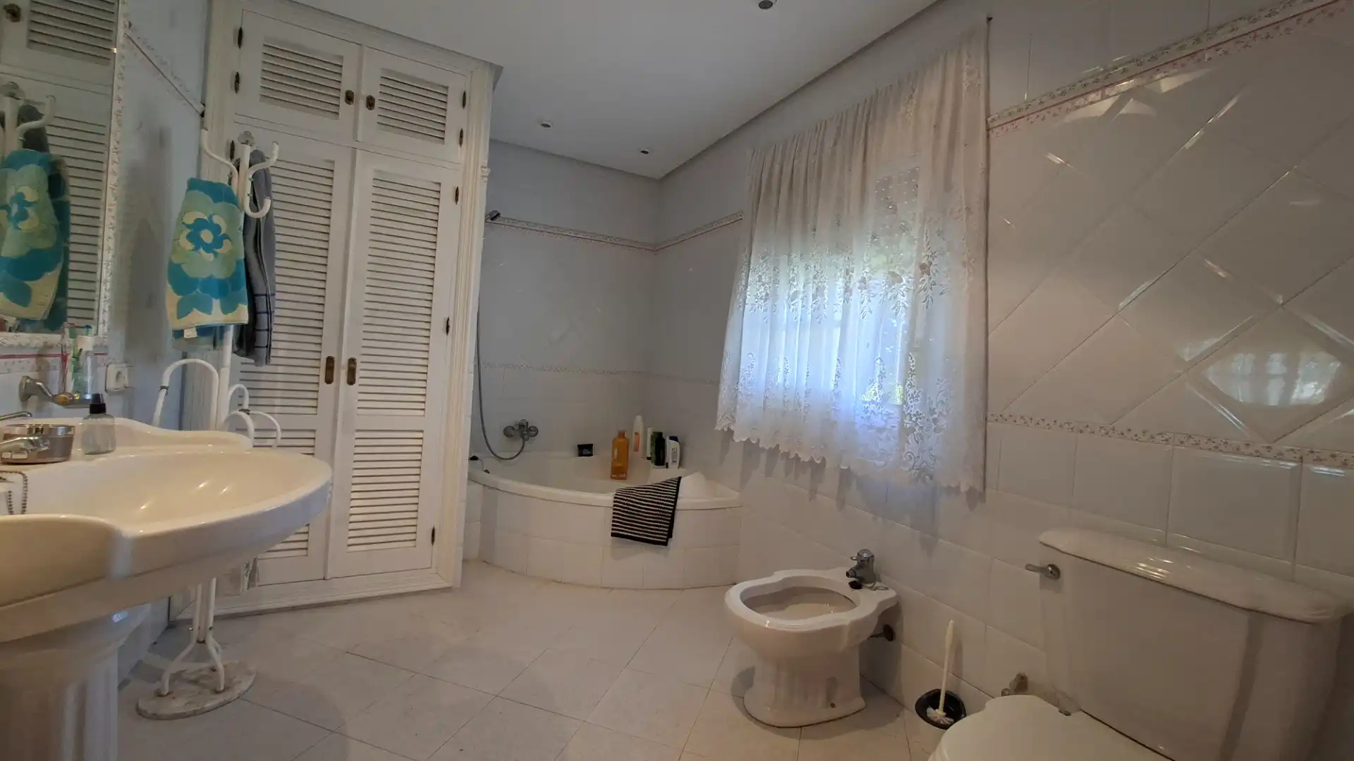 Bathroom of Houses for sale in Chiclana de la Frontera  with Private garden, Terrace and Storage room