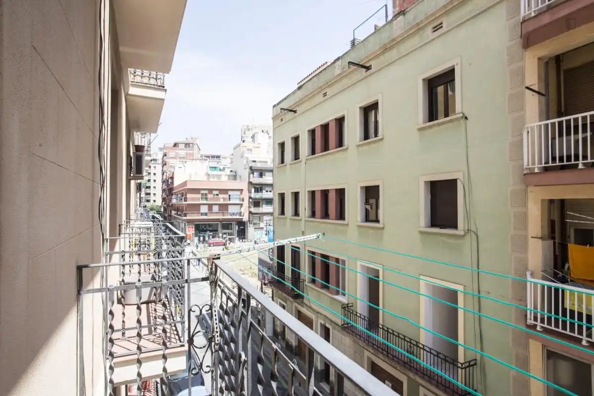 Terraza de Apartamento para compartir en Barcelona con Amueblado, Horno y Lavadora