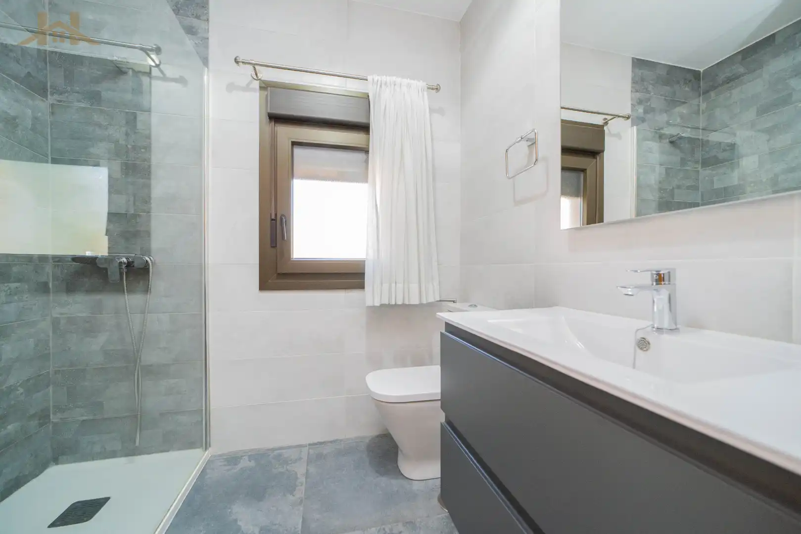 Baño de Casa adosada en venta en Villaviciosa de Odón con Aire acondicionado, Terraza y Trastero