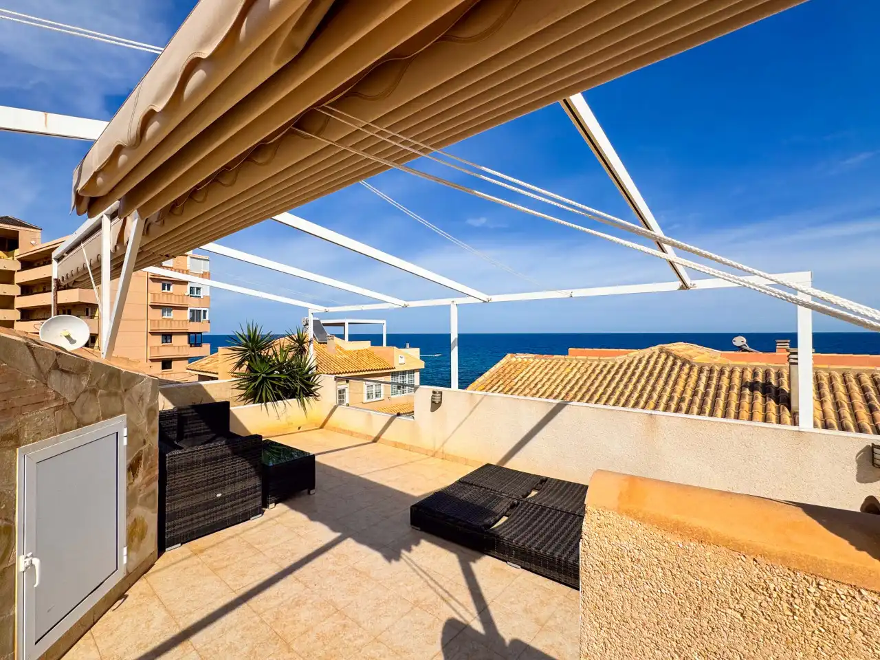 Terrassa de Casa adosada en venda en Torrevieja amb Aire condicionat, Calefacció i Jardí privat