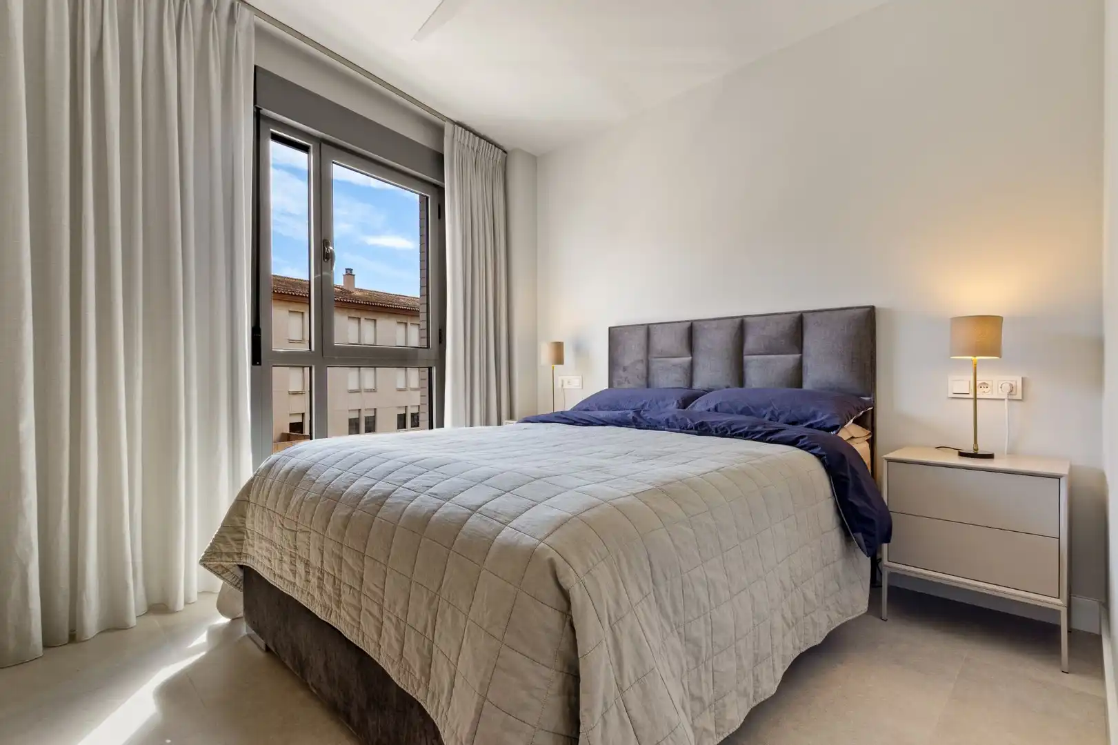 Habitación de Apartamento en venta en Torremolinos con Aire acondicionado, Calefacción y Terraza