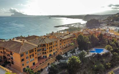 Vista exterior de Àtic en venda en Altea amb Aire condicionat, Terrassa i Balcó