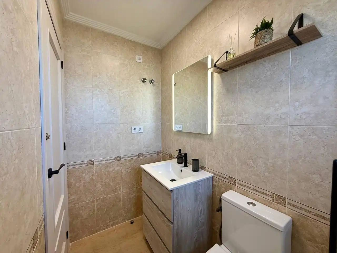 Baño de Apartamento en venta en Guardamar del Segura con Aire acondicionado, Jardín privado y Terraza