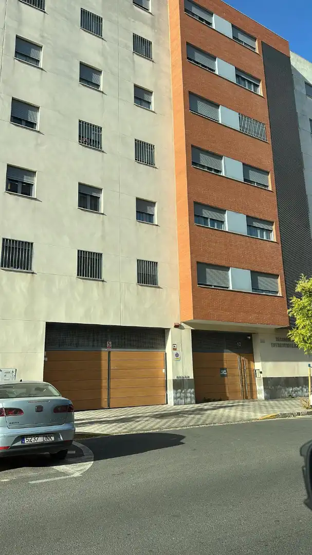 Vista exterior de Piso en venta en Sevilla con Trastero y Piscina