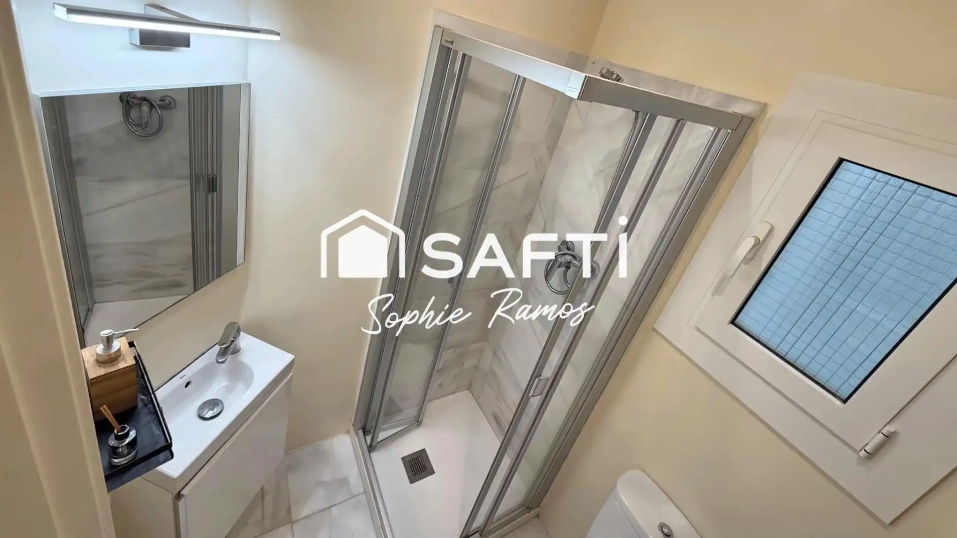 Bathroom of Flat for sale in Sant Martí