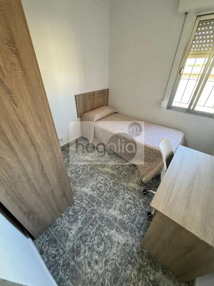 Bedroom of Flat for rent in Sevilla  with Air Conditioner and Furnished