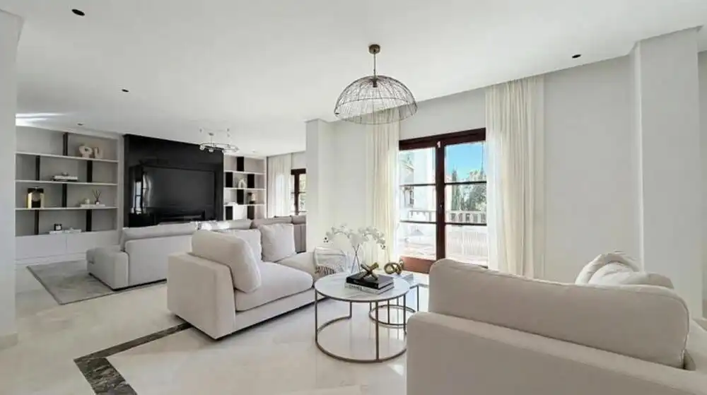Living room of Houses for rent in Marbella  with Air Conditioner, Terrace and Furnished