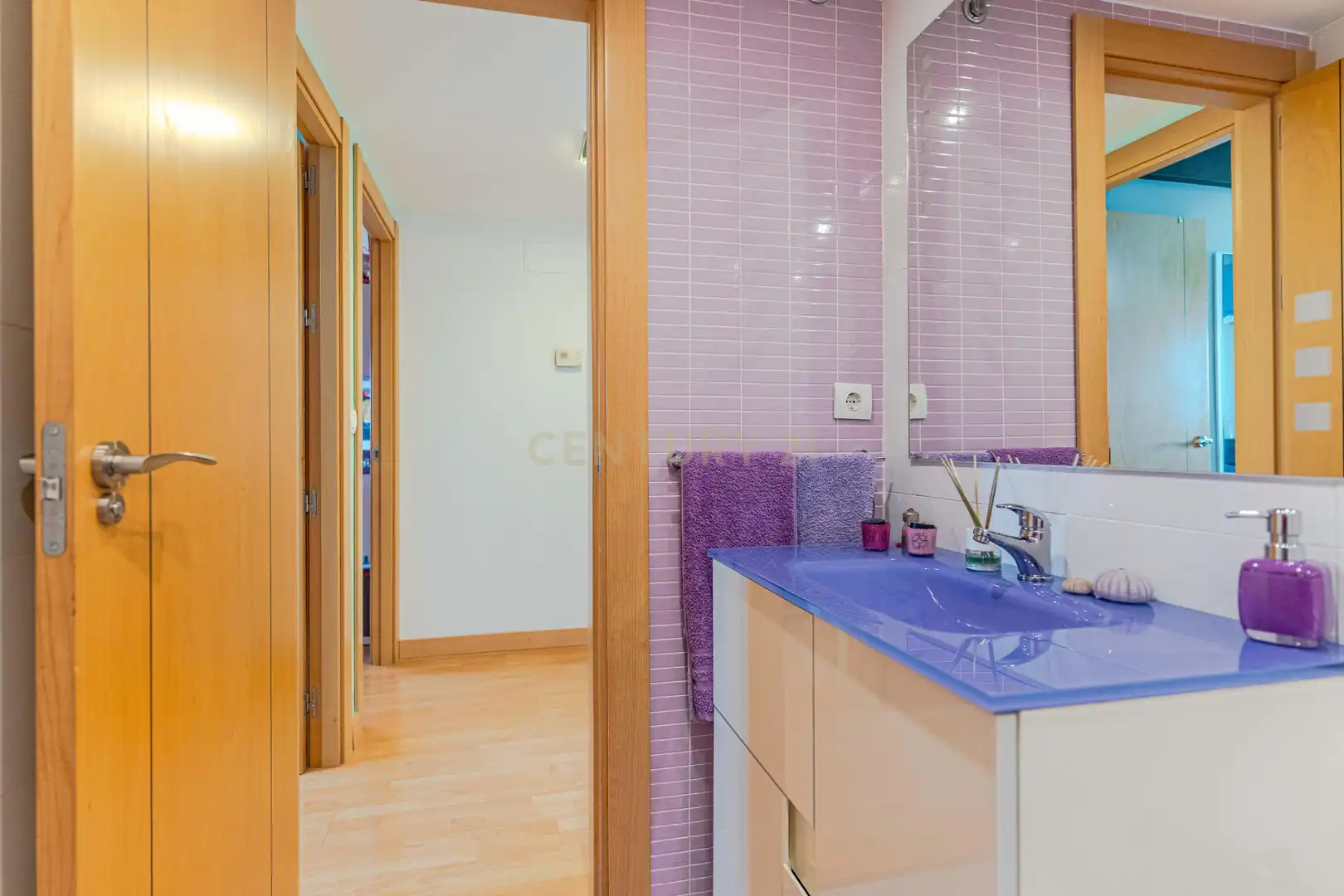 Bathroom of Flat for sale in Granada  with Air Conditioner