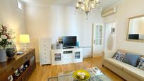 Living room of Flat for sale in  Madrid Capital  with Air Conditioner, Heating and Parquet flooring