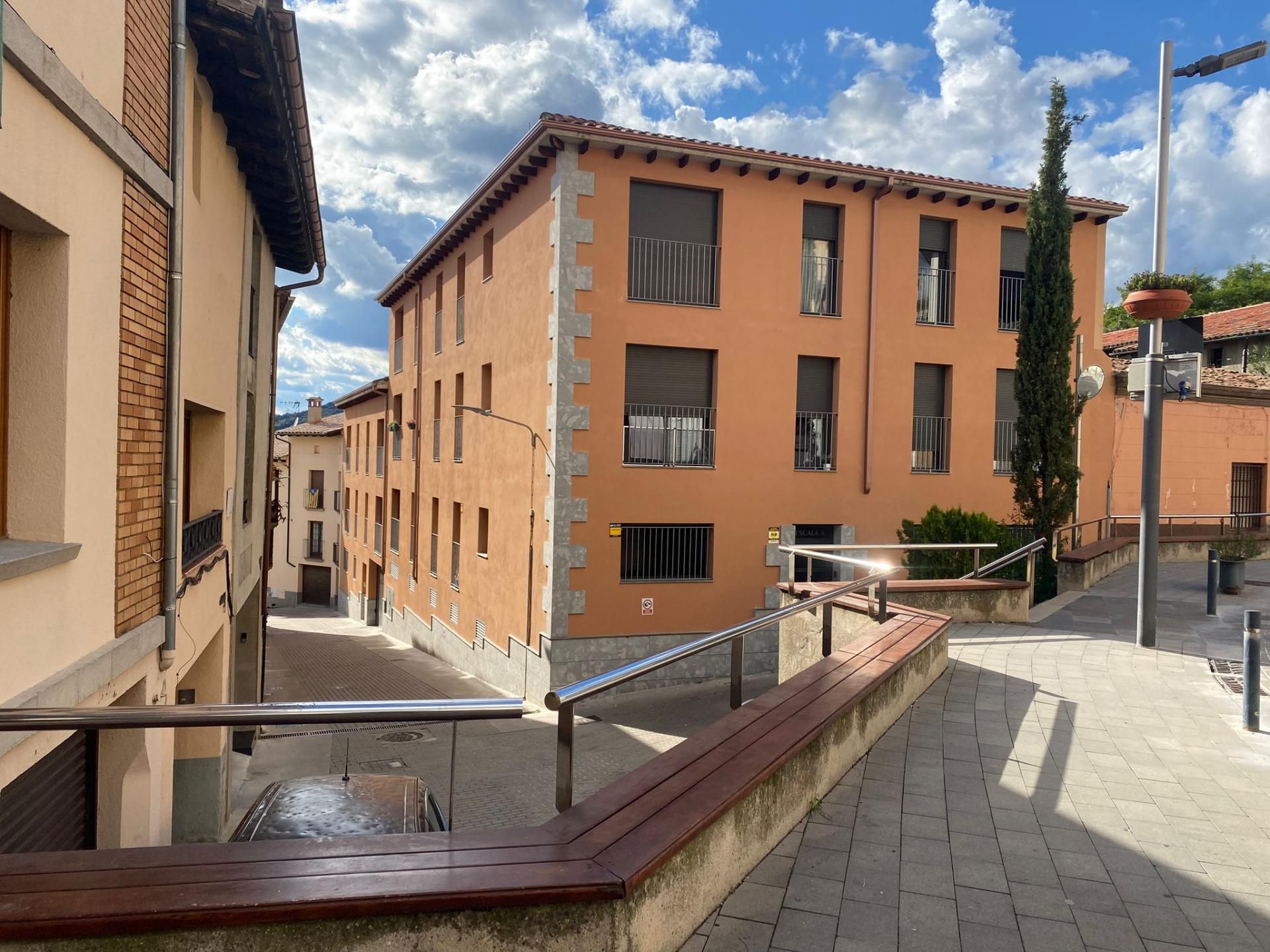 Exterior view of Duplex to rent in Sant Pere de Torelló  with Heating and Oven