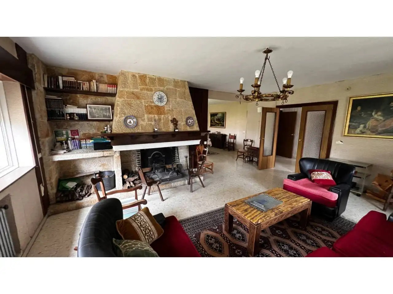 Sala d'estar de Casa o xalet en venda en Merindad de Montija amb Calefacció, Jardí privat i Parquet